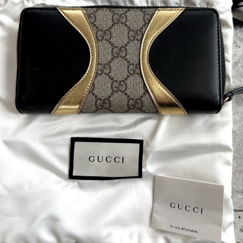 Gucci GG Supreme Long Zip Wallet Gold and Black